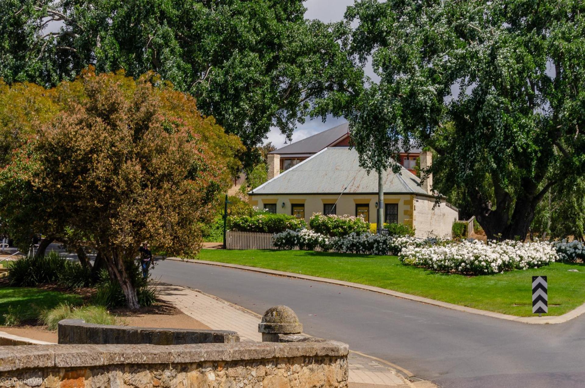 Bridge Cottages Sargeants & Armoury Cottages 1823 - History & Charm Richmond Exteriör bild